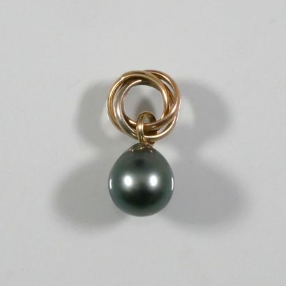 ENSEMBLE composé d’une CHAINE et son PENDENTIF...