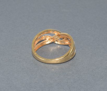 BAGUE en or jaune 18k (750/°°) à décor de...