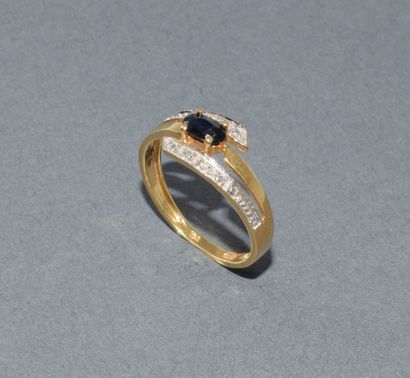 BAGUE en or jaune 18k (750/°°) ornée d’un...