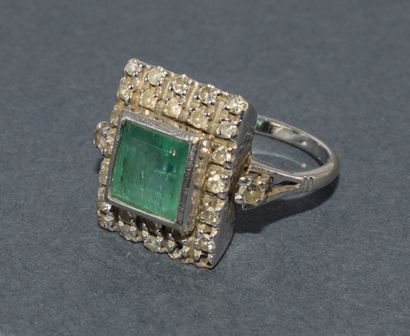 18k (750/°°) white gold rectangular ring...