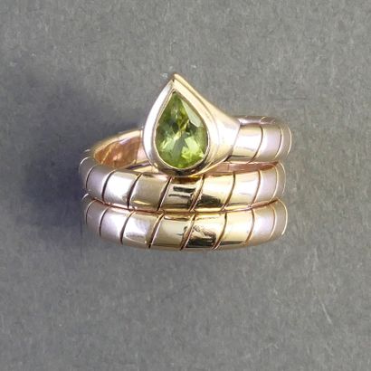 RING in 14k (585/°°) yellow gold forming...