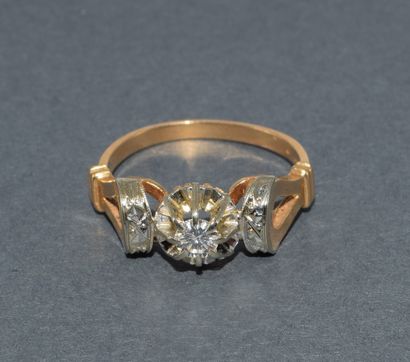 RING in 18k (750/°°) yellow gold, featuring...
