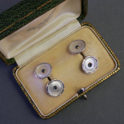 PAIRE DE BOUTONS DE MANCHETTES en or gris...