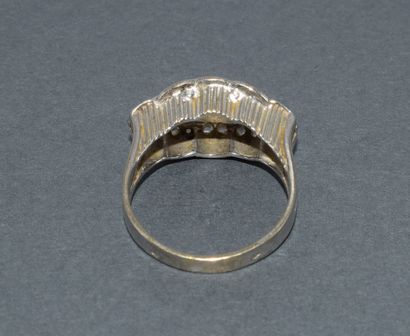 18k (750/°°) white gold CHEVALIERE ring set...