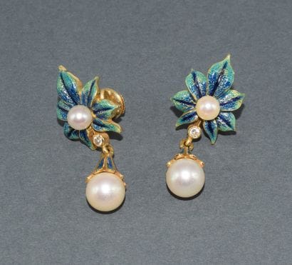 PAIR OF EARRINGS in 18k (750/°°) yellow gold,...