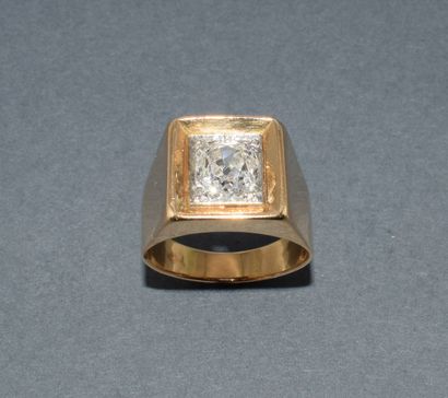 CHEVALIERE in 18k (750/°°) yellow gold set...