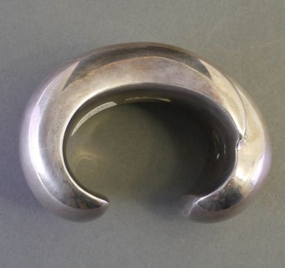MIKAL JON BAYANIHAN LTD
BRACELET MANCHETTE...