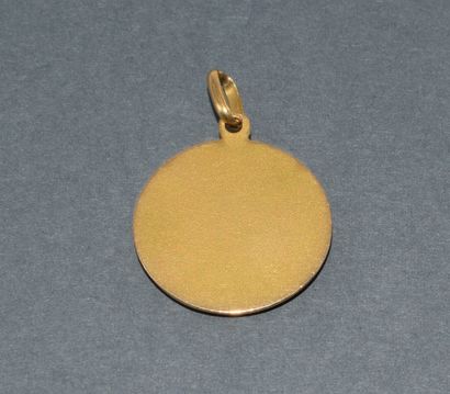 MEDAL in 18k (750/°°) yellow gold, depicting...