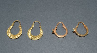 Set of 2 PAIRS OF CRÉOLES in 18k (750/°°)...