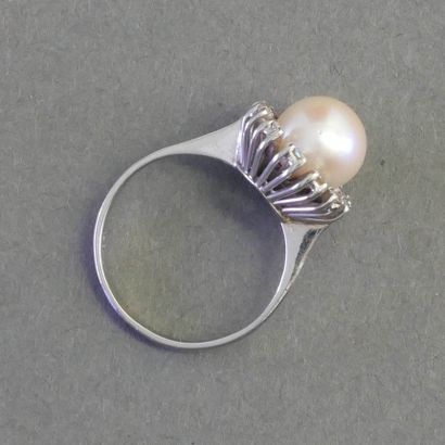 14k (585/°°) white gold ring set with an...