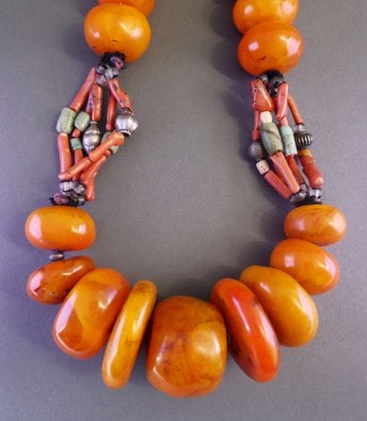 AFRIQUE DU NORD , XXe siècle
IMPORTANT COLLIER...