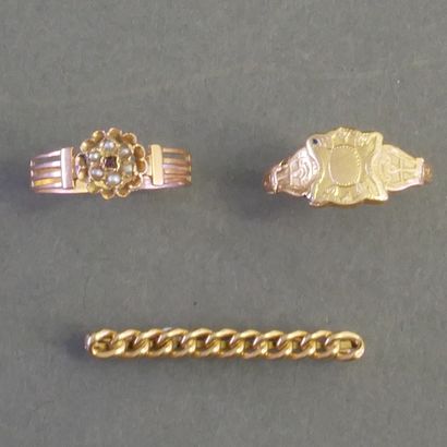 LOT in 18k (750/°°) yellow gold, comprising...