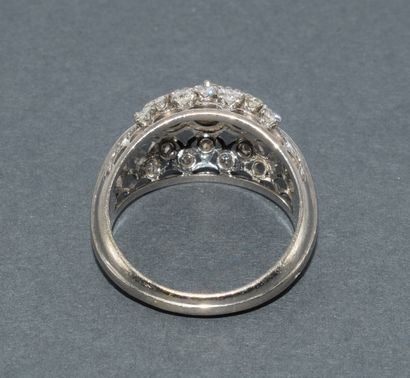 RING in 18k (750/°°) white gold, openwork...