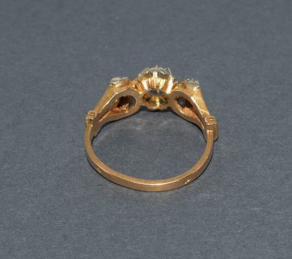 RING in 18k (750/°°) yellow gold, featuring...