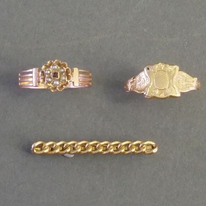 LOT in 18k (750/°°) yellow gold, comprising...