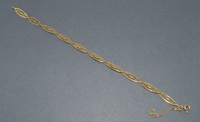 BRACELET in 18k (750/°°) yellow gold, oblong...