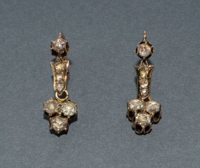 PAIR OF DORMEUSES in 18k (750/°°) rose gold...