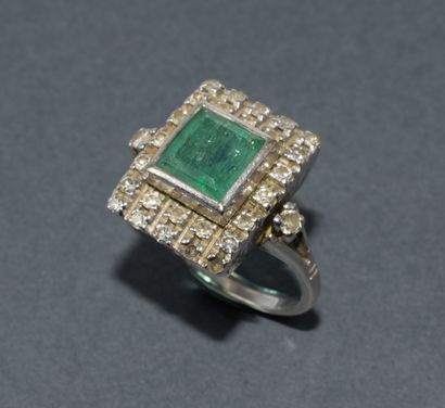 18k (750/°°) white gold rectangular ring...