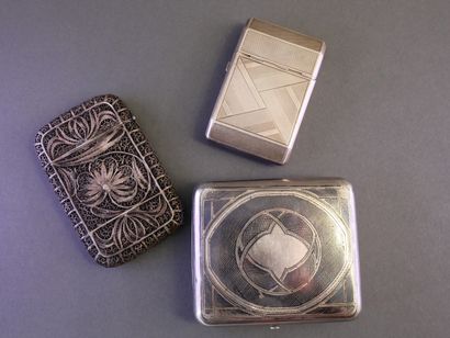 Set of 3 silver cigarette boxes (min 800/°°)...