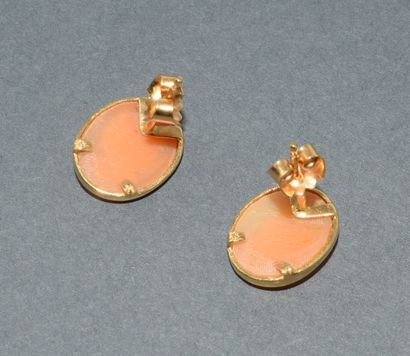 PAIR OF EARRINGS in 18k (750/°°) yellow gold,...