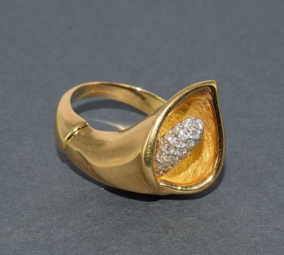 RING in 18k (750/°°) yellow gold signed G....