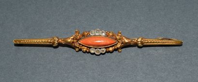 18k (750/°°) yellow gold BARRETTE BROCH centered...