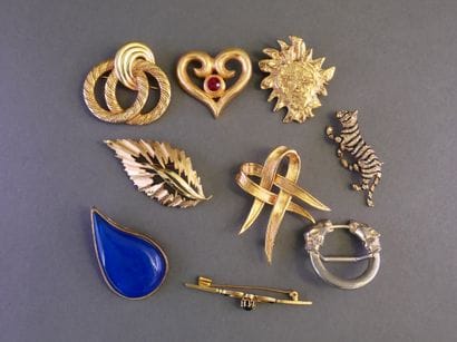 FANTAISIE LOT including necklaces, bracelets,...