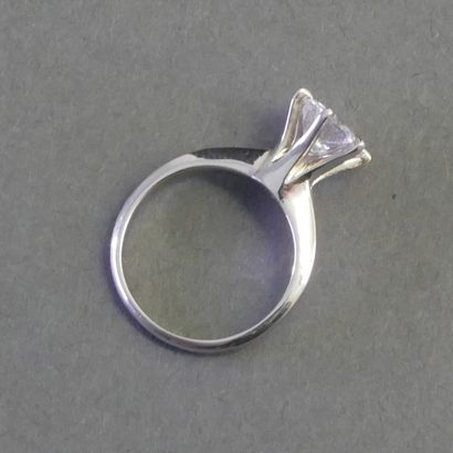 SOLITAIRE RING in platinum set with a 1.52...