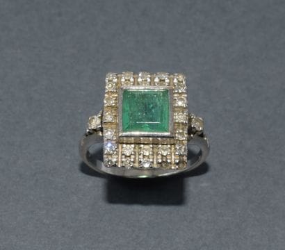 18k (750/°°) white gold rectangular ring...