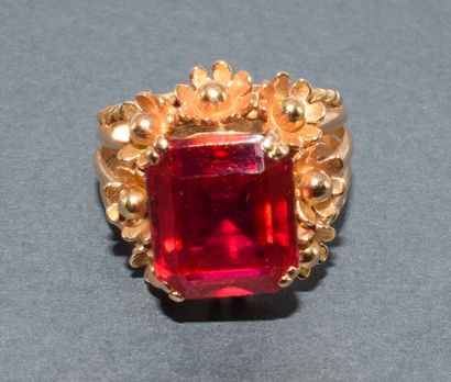 IMPOSSIVE COCKTAIL RING in 18k (750/°°) yellow...