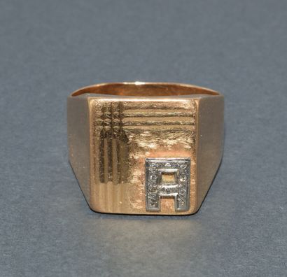 IMPOSING CHEVALIERE in 18k (750/°°) yellow...