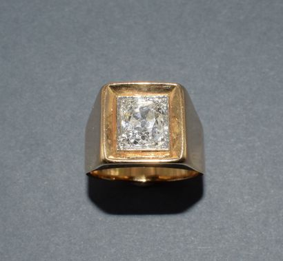 CHEVALIERE in 18k (750/°°) yellow gold set...