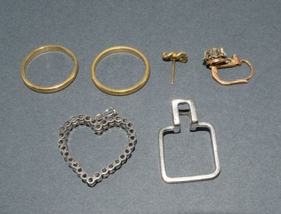 LOT in 18k (750/°°) yellow and white gold,...