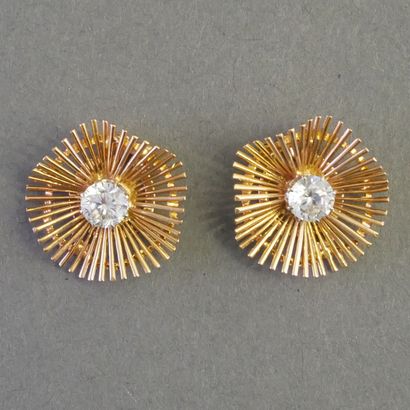 PAIR OF EAR CLIPS in 18k (750/°°) yellow...