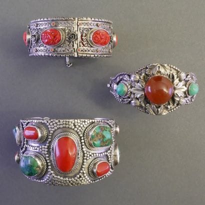 LOT DE 3 BRACELETS composé de :
- Large bracelet...