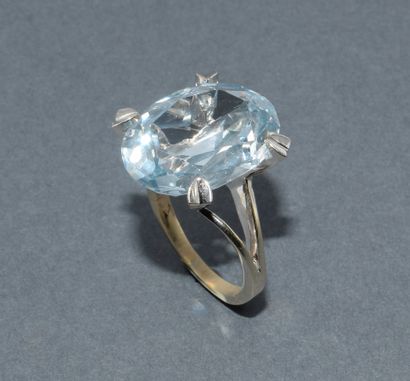 RING in 18k (750/°°) white gold, set with...