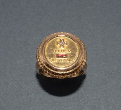 RING in 18k (750/°°) yellow gold adorned...