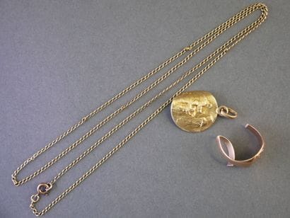 LOT of 18k (750/°°) gold ring and medal pendant...