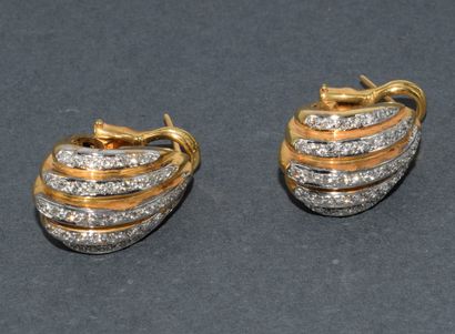 PAIR OF EAR CLIPS in 18k (750/°°) yellow...