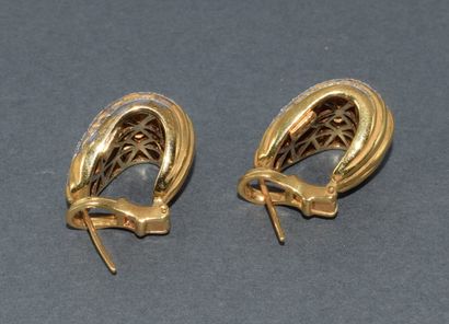 PAIR OF EAR CLIPS in 18k (750/°°) yellow...