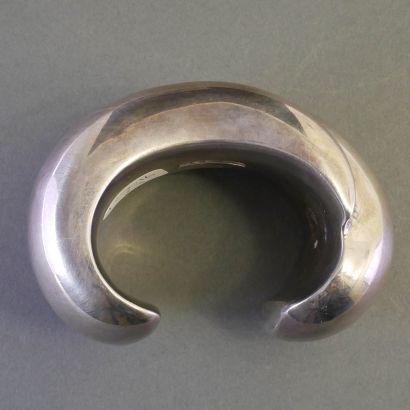 MIKAL JON BAYANIHAN LTD
BRACELET MANCHETTE...