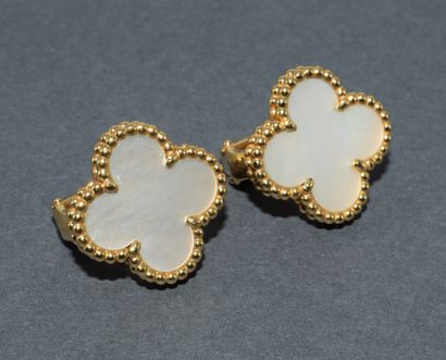 VAN CLEEF & ARPELS
PAIR OF EARRINGS in 18k...