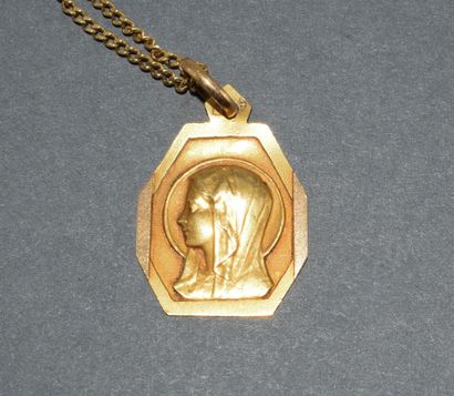 MEDAL in 18k (750/°°) yellow gold with the...