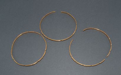 Lot of 3 JONCS in 18k (750/°°) yellow gold,...