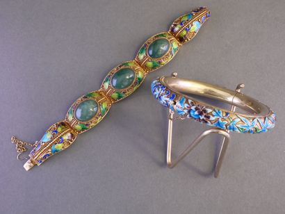 LOT OF 2 BRACELETS consisting of :
- Articulated...