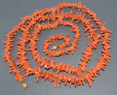 FALLING HORN branch, metal screw clasp.
Length:...