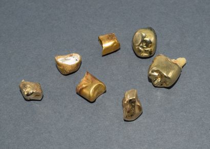 LOT OF DENTAL CROWNS in 18k (750/°°) yellow...