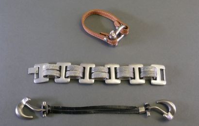 LOT OF 3 BRACELETS in silver-plated metal...