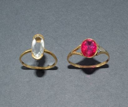 Lot of 2 RINGS in 18k (750/°°) yellow gold:
-...