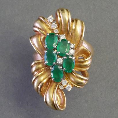 FLOWER RING in 18k (750/°°) yellow gold set...
